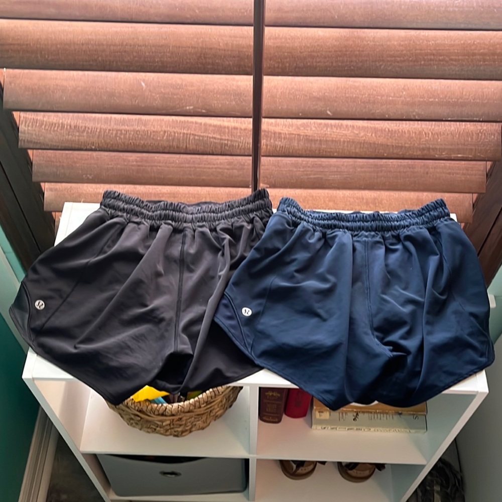 **SOLD** Lululemon Black and Navy 4” hotty hot shorts size 2 - perfect condition